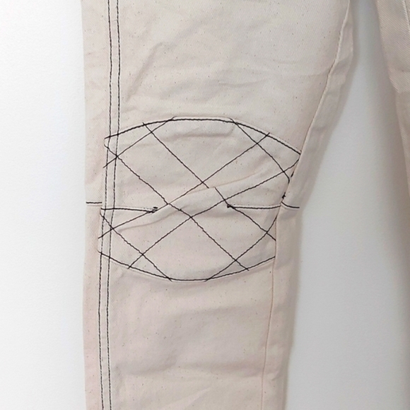 NWT BDG Moto Jeans with Contrasting Stitching Size 26 - Picture 3 of 9